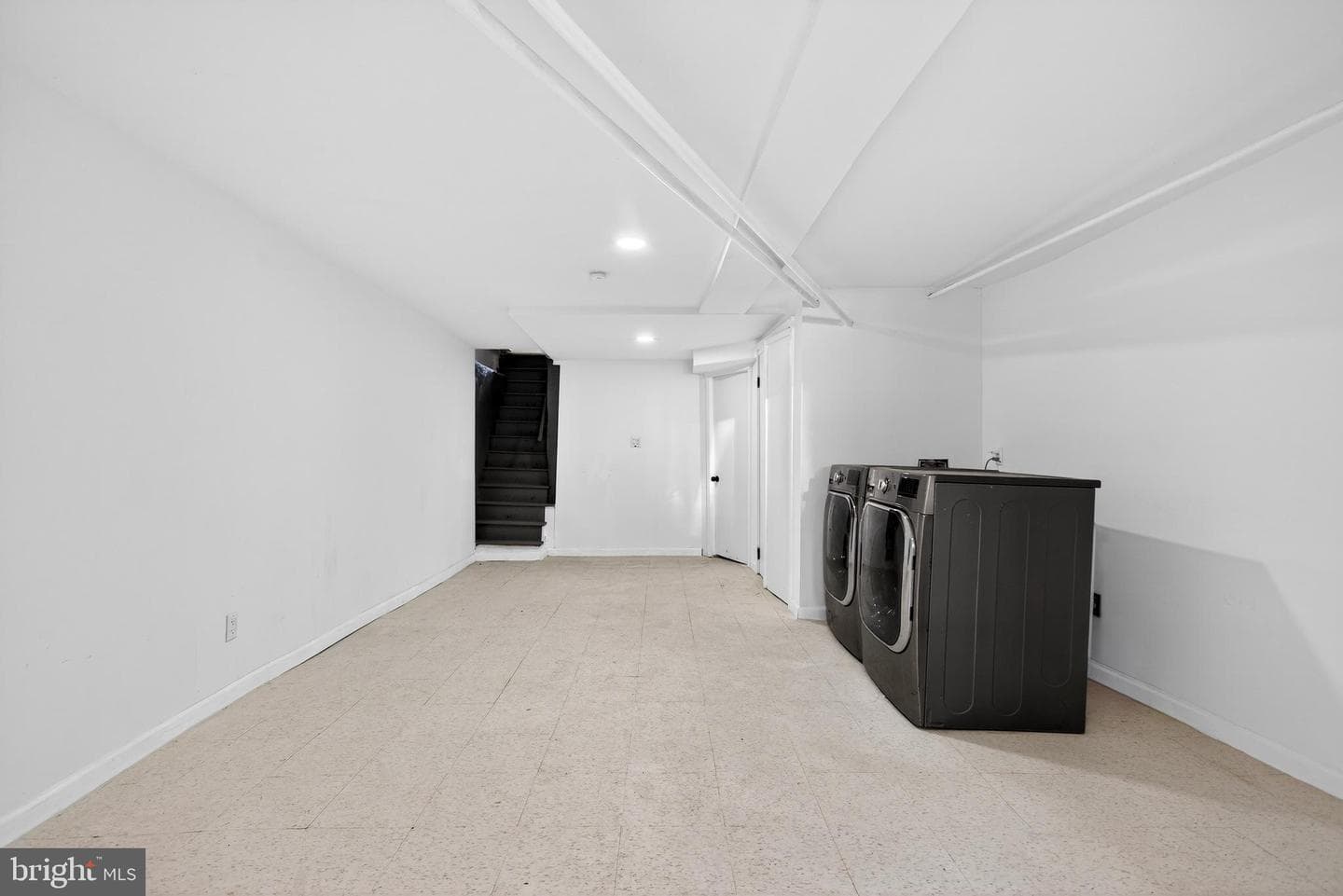 128 E Tulpehocken Street photo 24