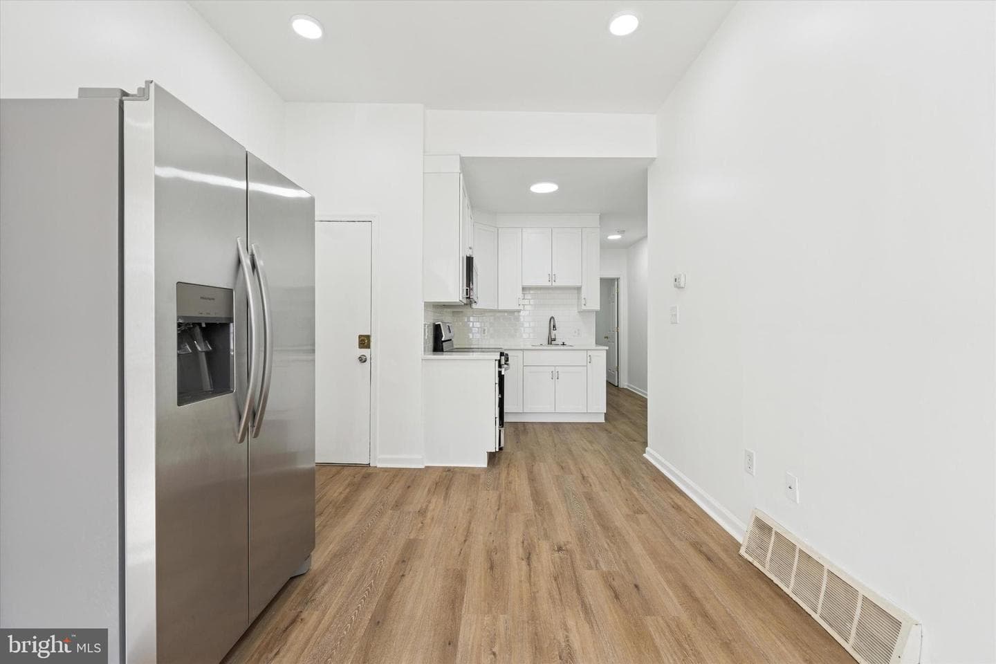 1621 W Montgomery Avenue photo 4