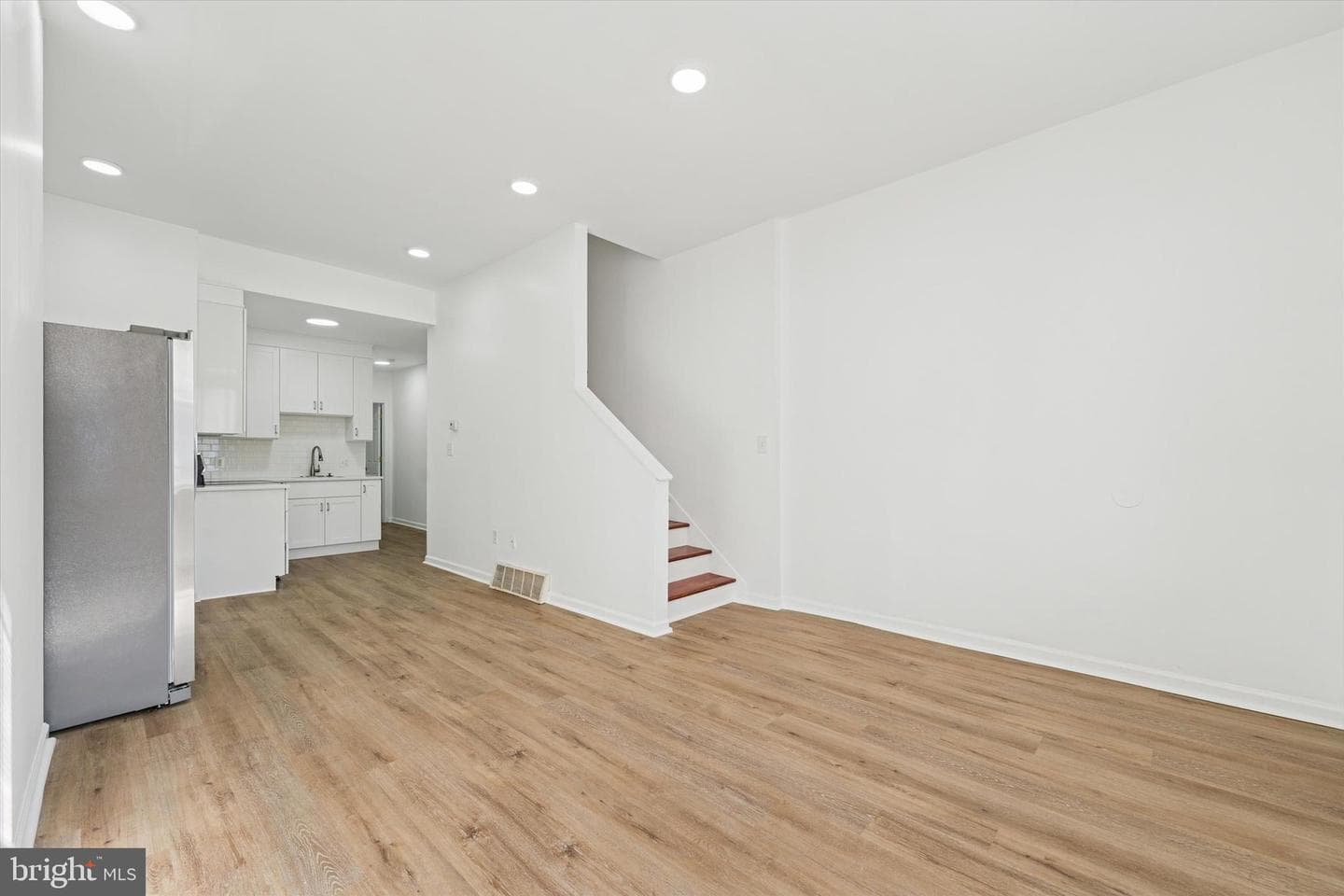 1621 W Montgomery Avenue photo 6