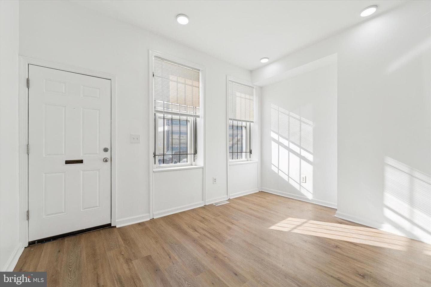 1621 W Montgomery Avenue photo 8
