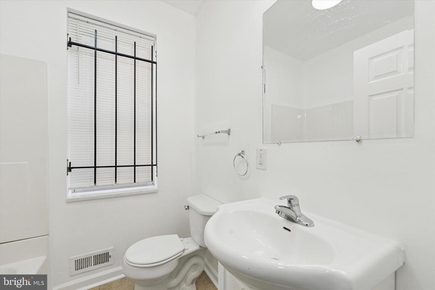 1621 W Montgomery Avenue photo 9