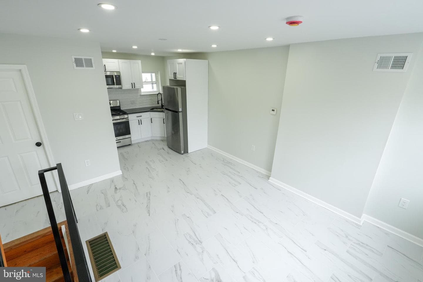 1236 E Moyamensing Avenue photo 3