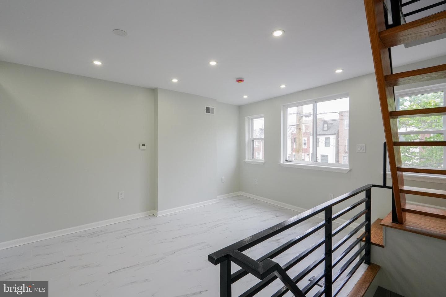1236 E Moyamensing Avenue photo 5