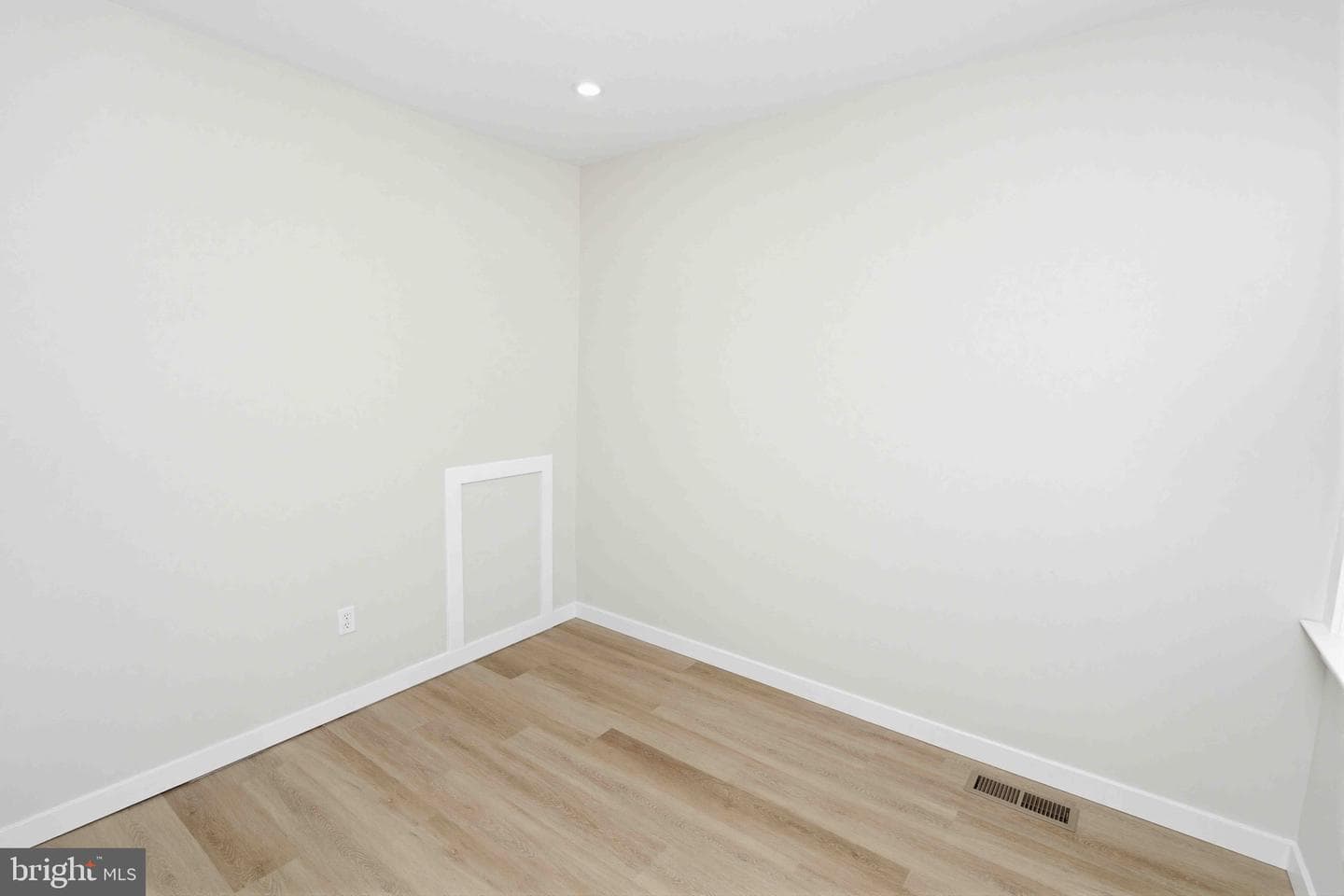 5824 N Marshall Street photo 22