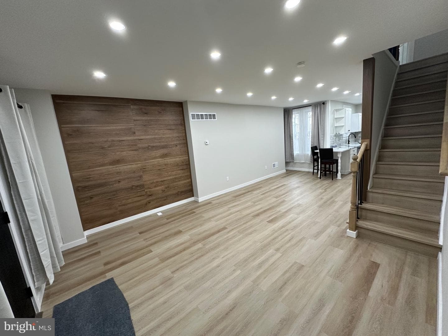 5824 N Marshall Street photo 9