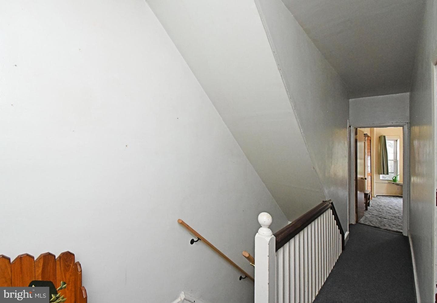 328 Roxborough Avenue photo 21