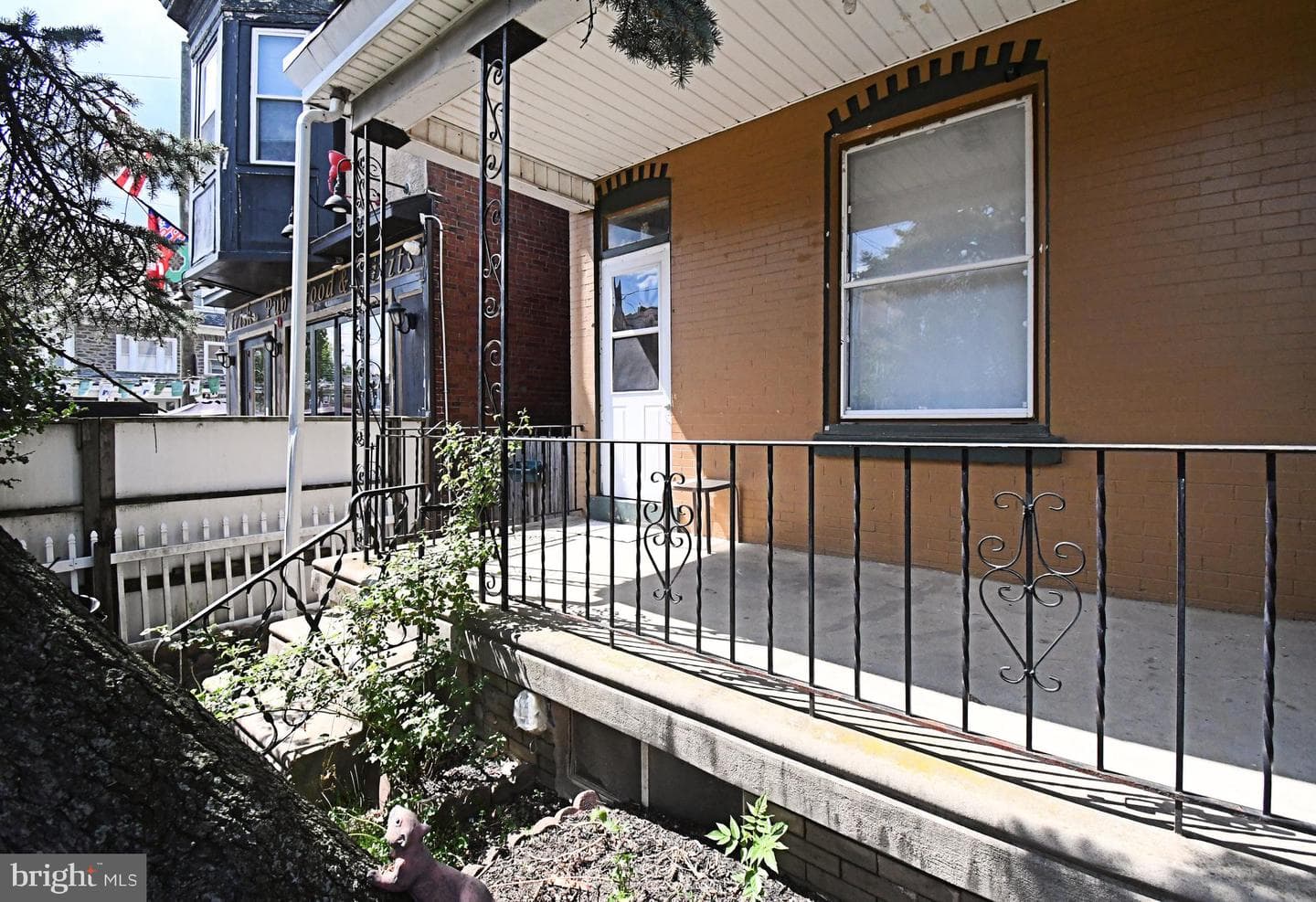 328 Roxborough Avenue photo 4