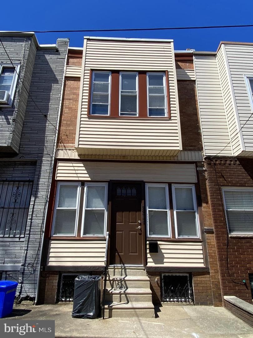 2204 S Woodstock Street photo 1