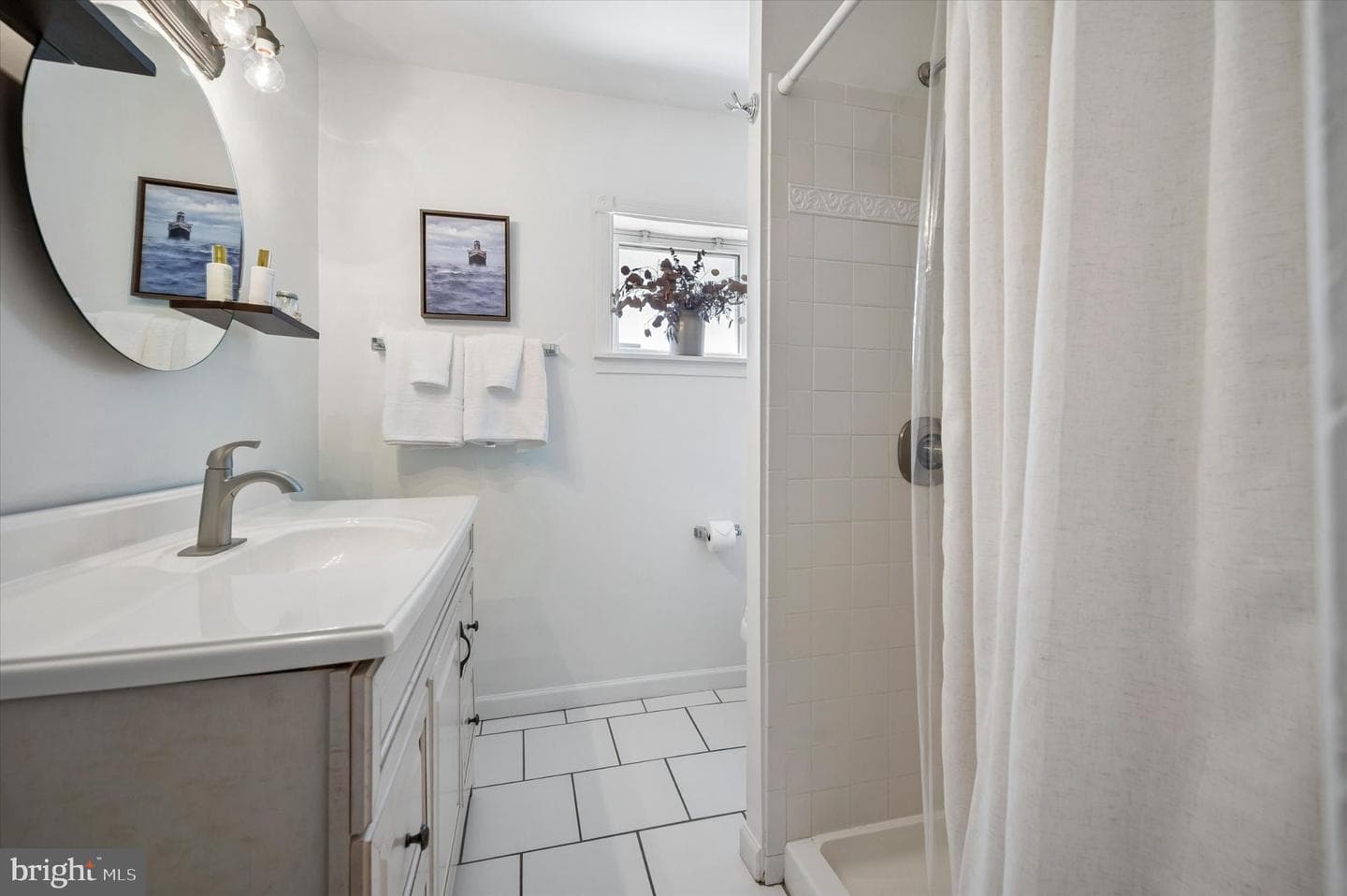 561 Leverington Avenue photo 30