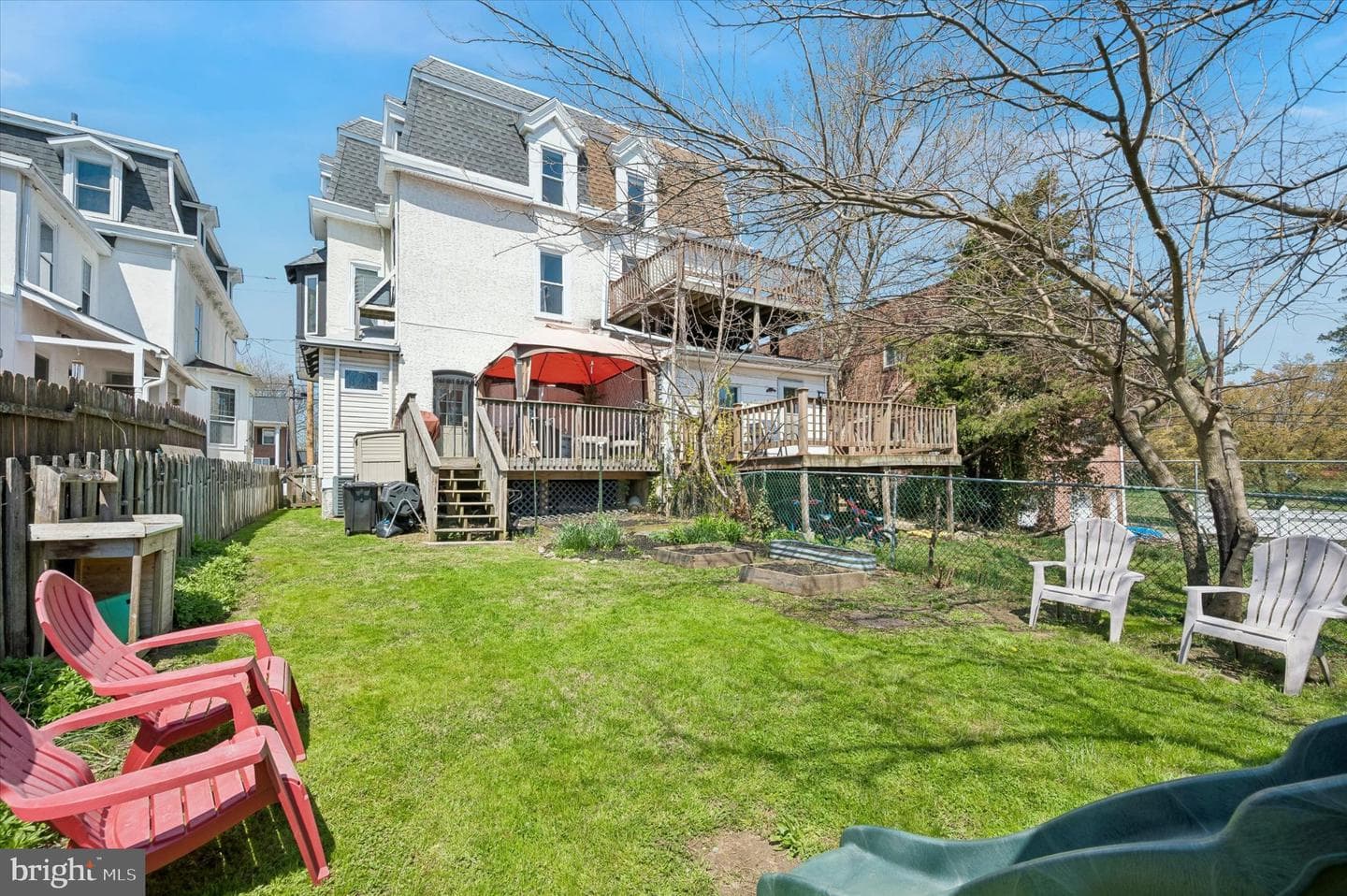 561 Leverington Avenue photo 35