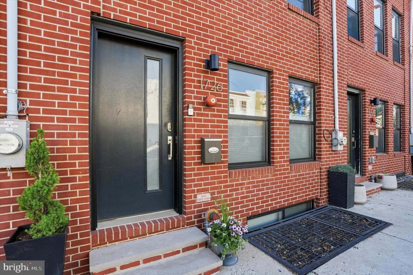 1726 N Hancock Street photo 2