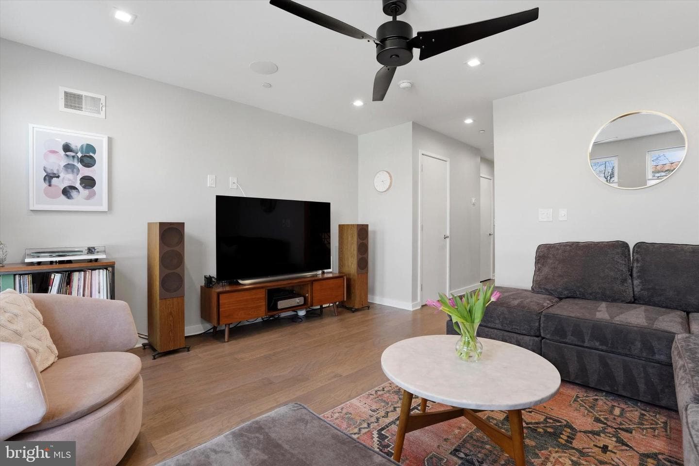 1726 N Hancock Street photo 6