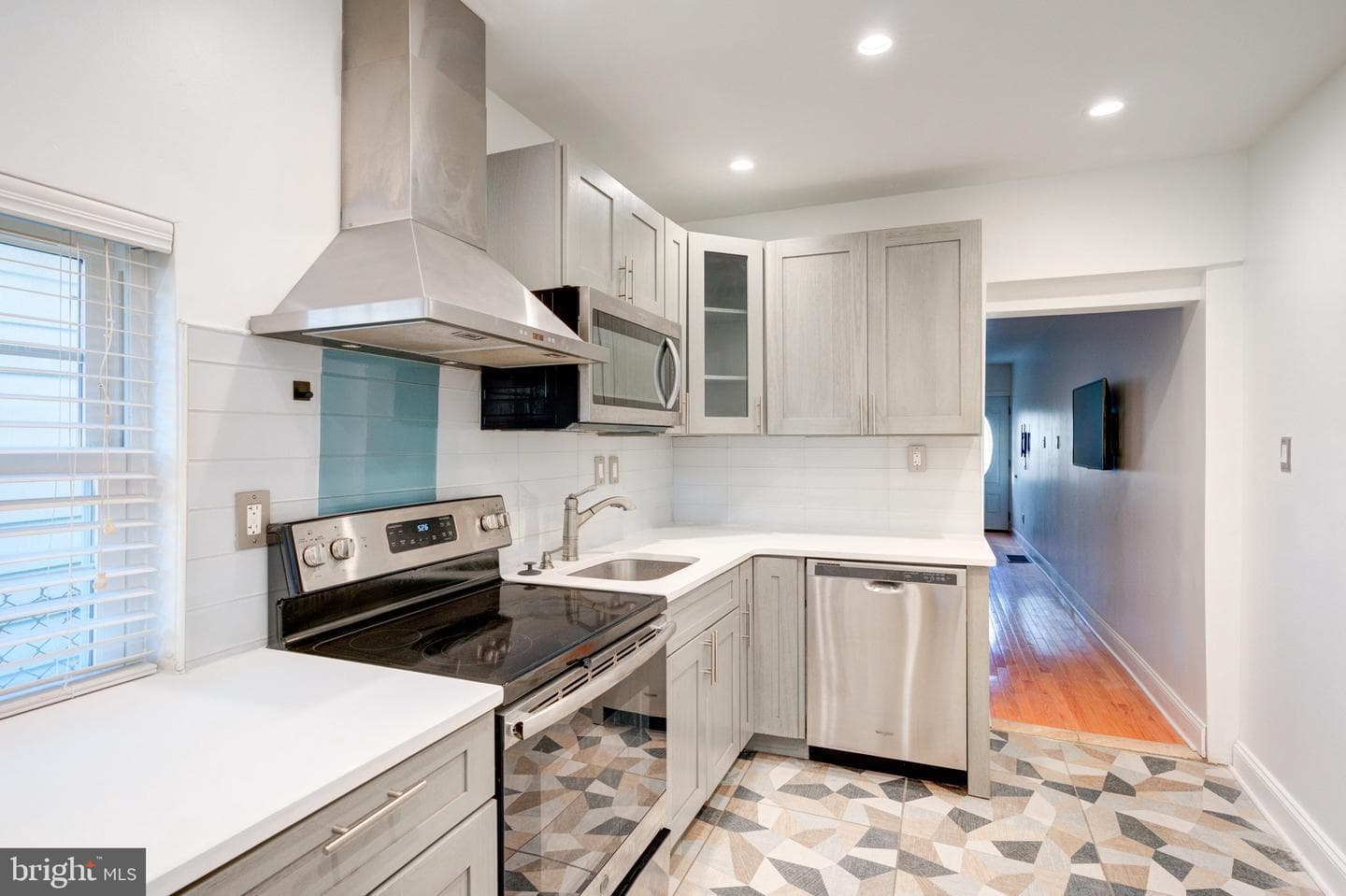 2209 Belgrade Street photo 2