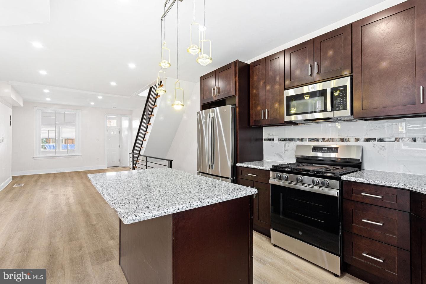 2042 S Cecil Street photo 10