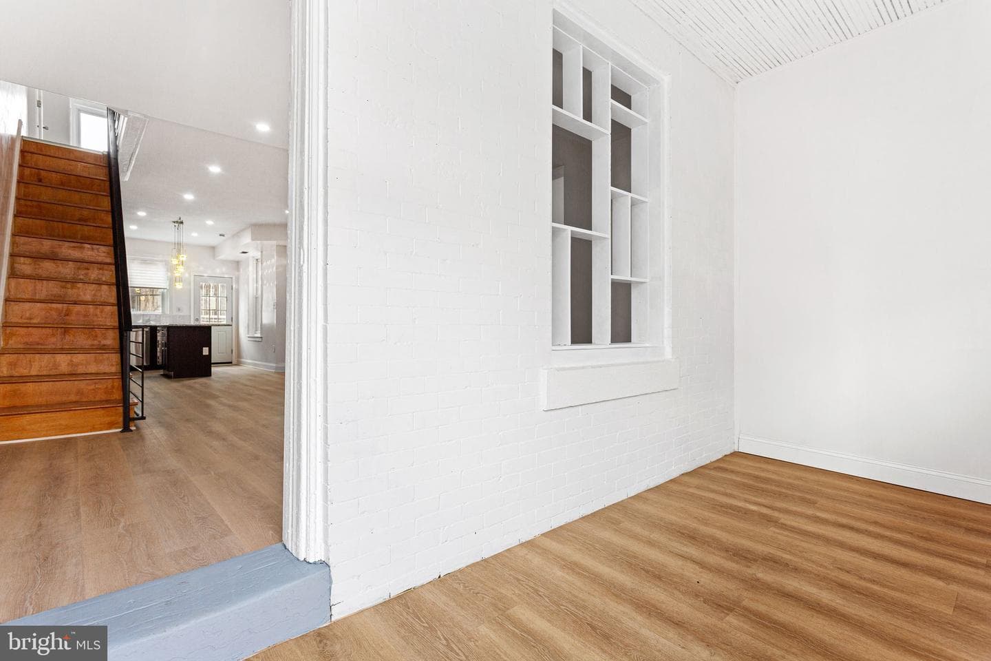 2042 S Cecil Street photo 4