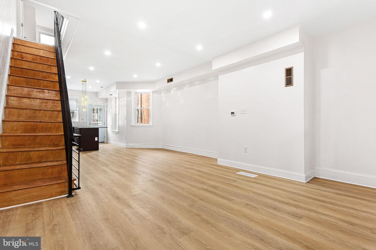 2042 S Cecil Street photo 5