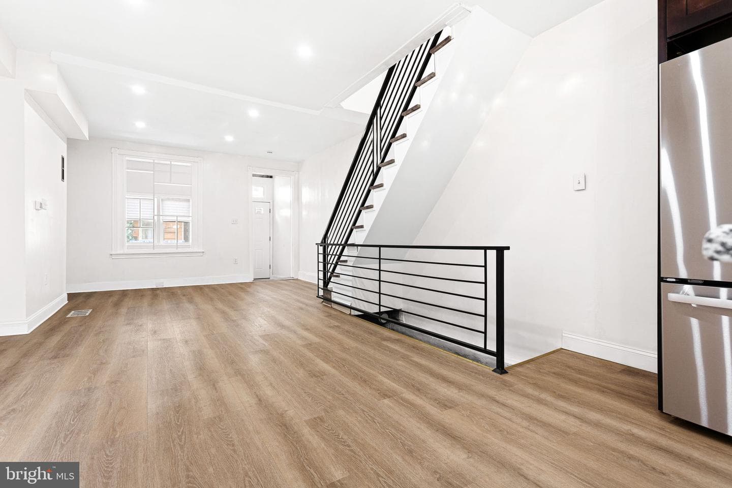 2042 S Cecil Street photo 6