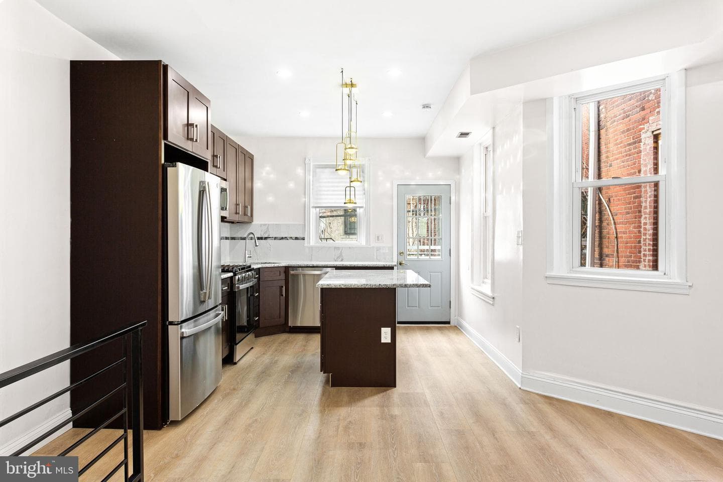 2042 S Cecil Street photo 8