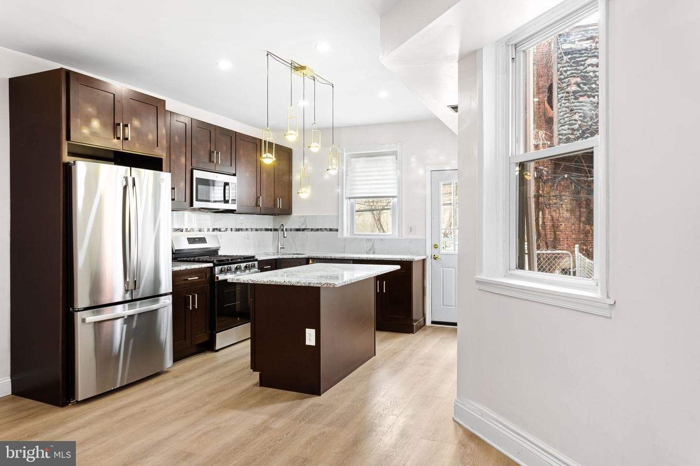 2042 S Cecil Street photo 9