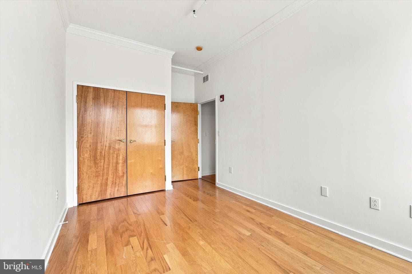 1939 Chestnut Street #8b photo 11