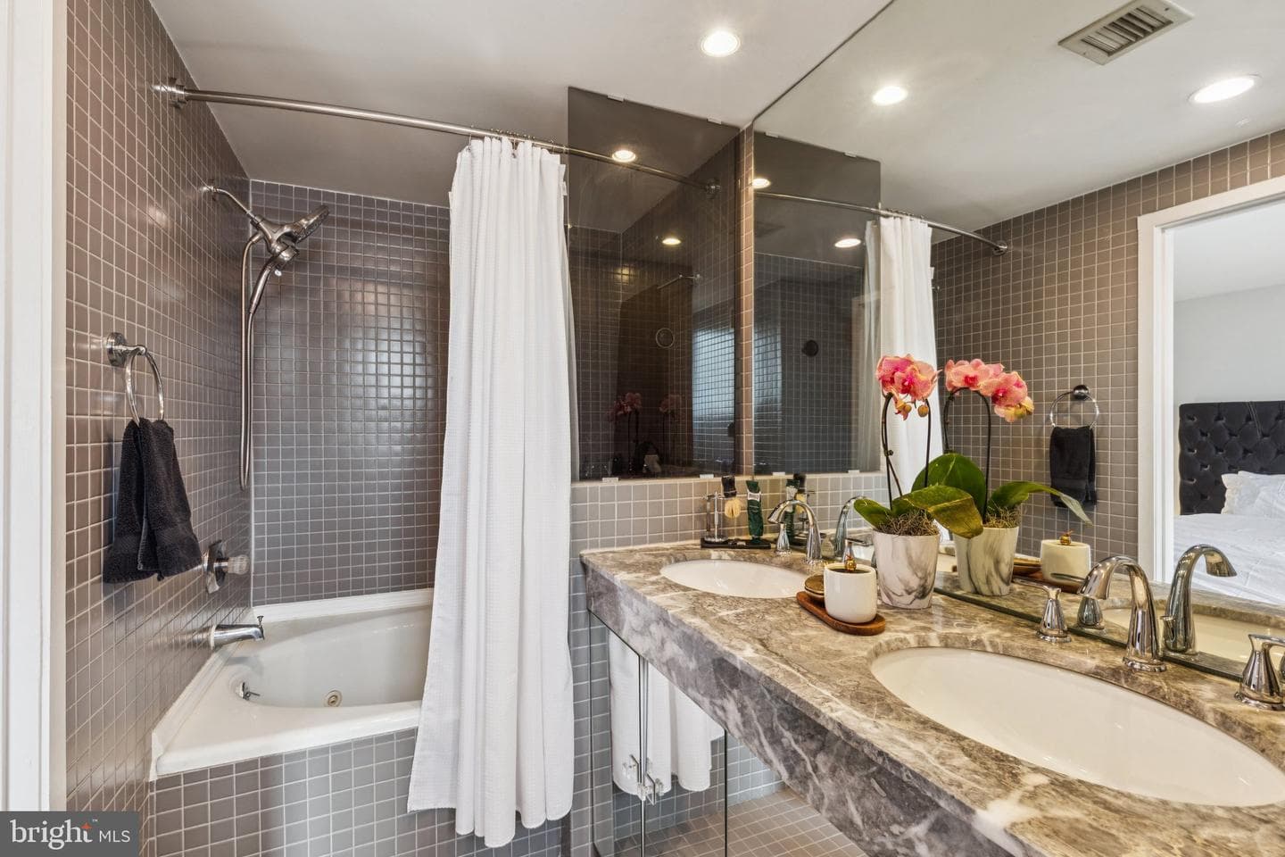 2219 Delancey Place #6 photo 8