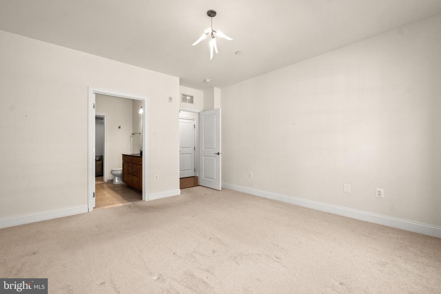 600 Commodore Court #2628 photo 18