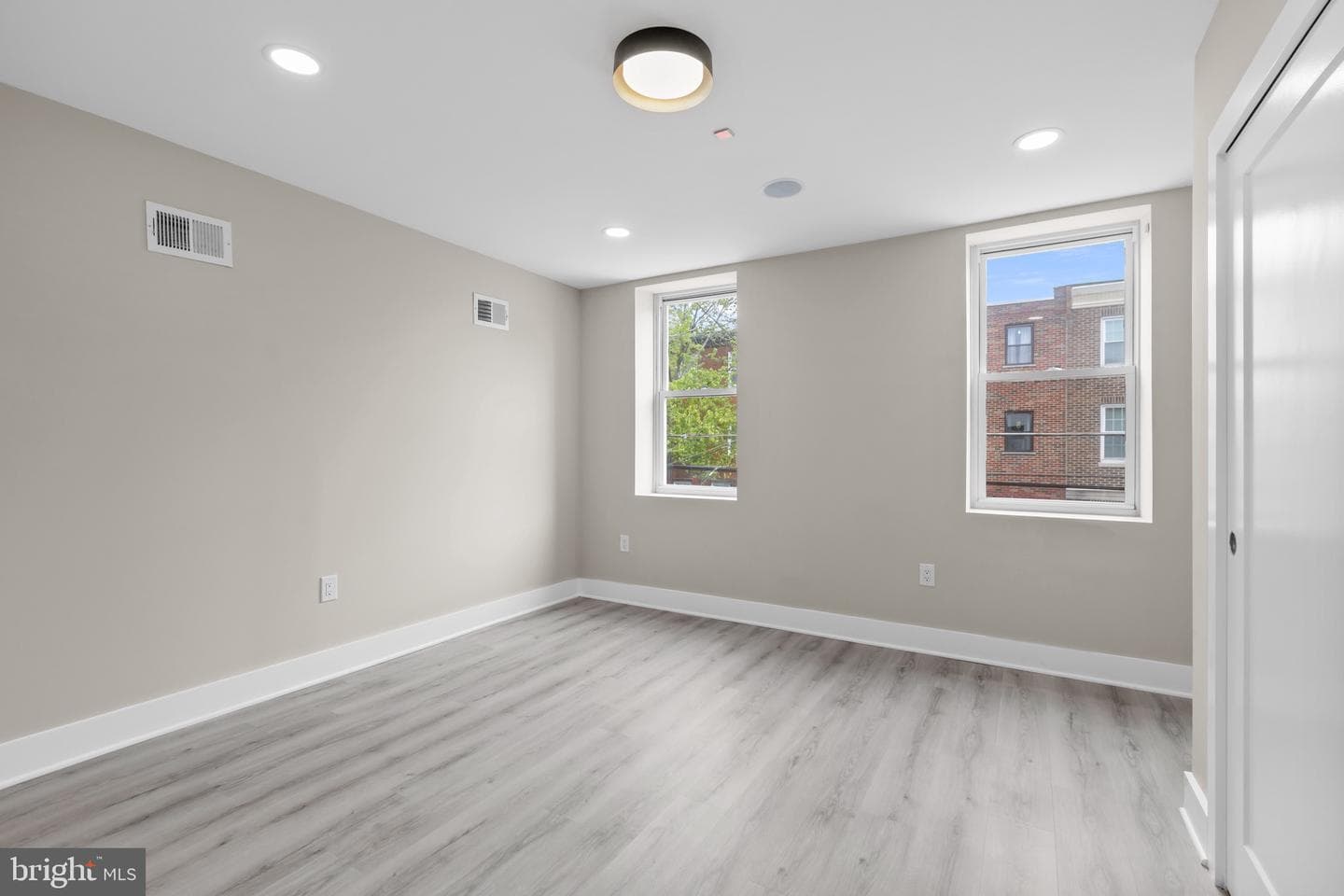 2180 E Cumberland Street photo 27