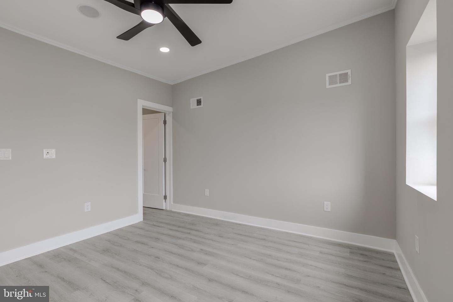 2180 E Cumberland Street photo 37