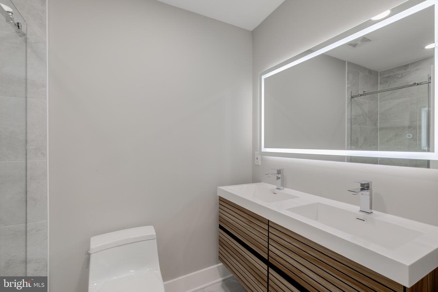 2180 E Cumberland Street photo 41