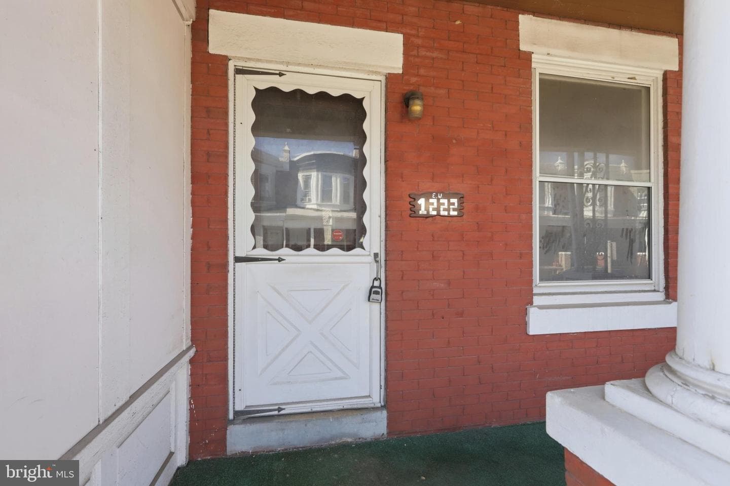 1222 S Peach Street photo 3