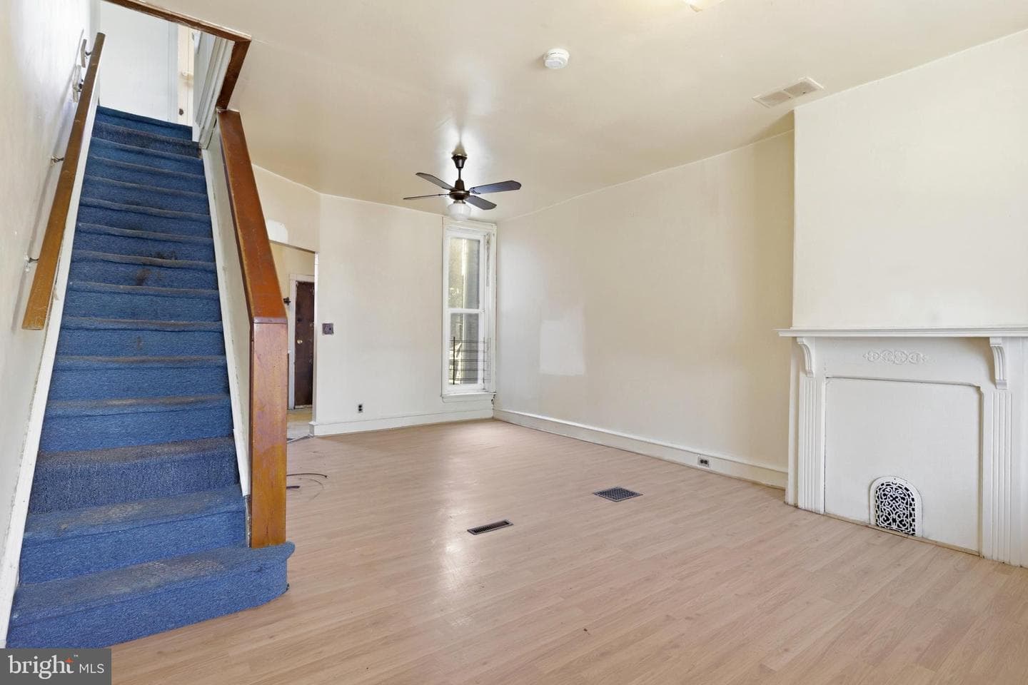 1222 S Peach Street photo 4