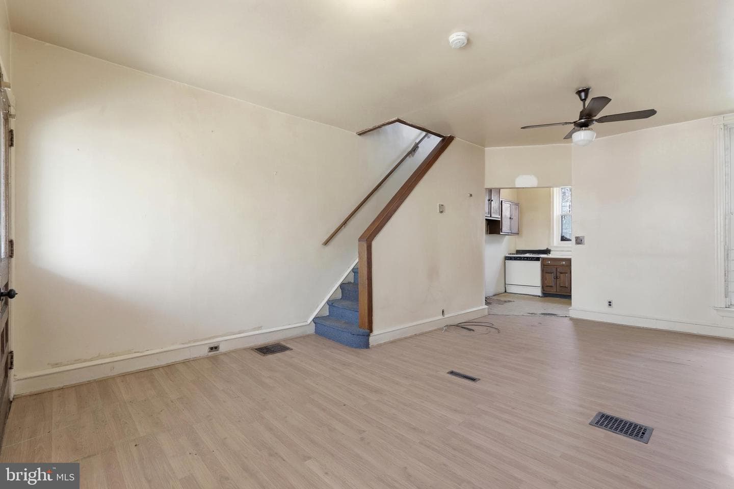 1222 S Peach Street photo 5