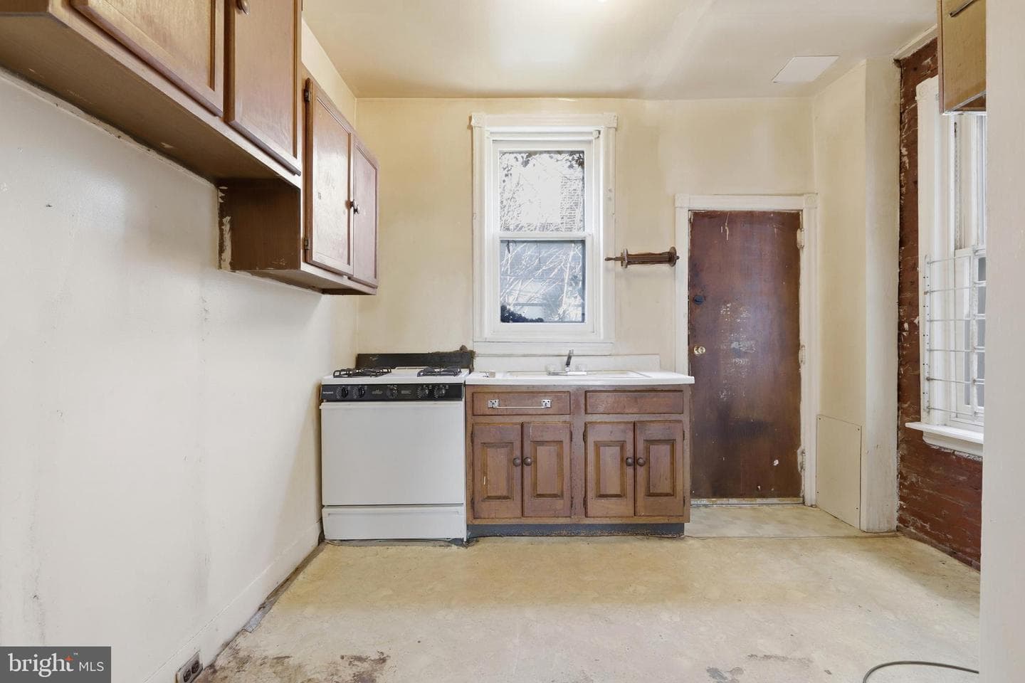1222 S Peach Street photo 7