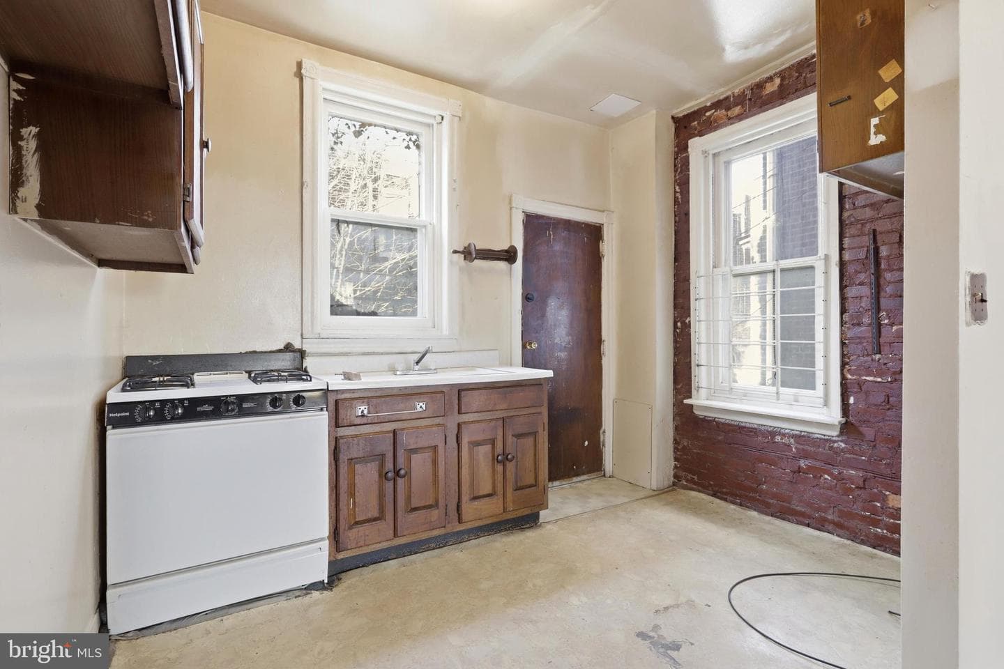 1222 S Peach Street photo 8