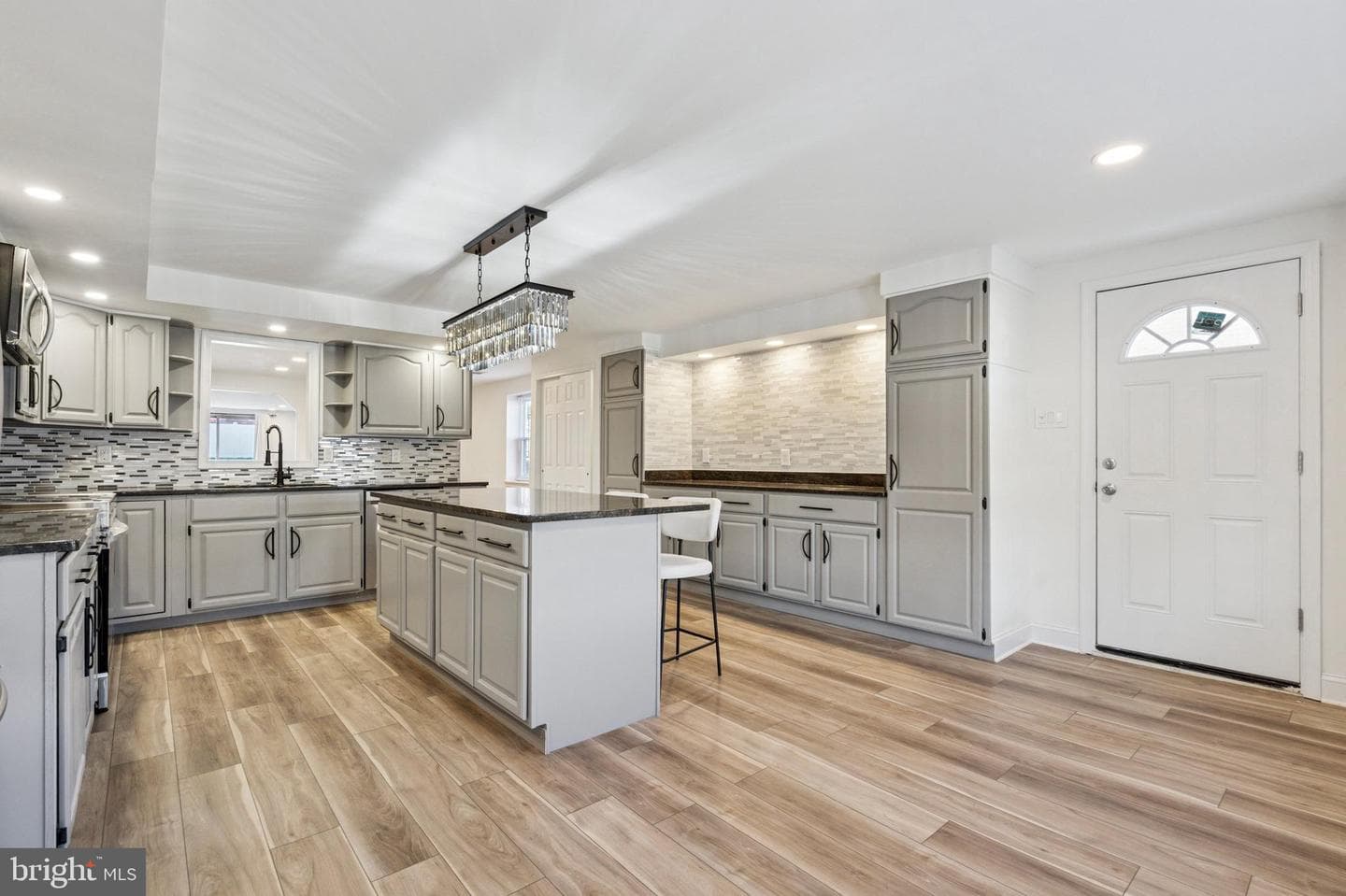 15014 Theresa Drive photo 4