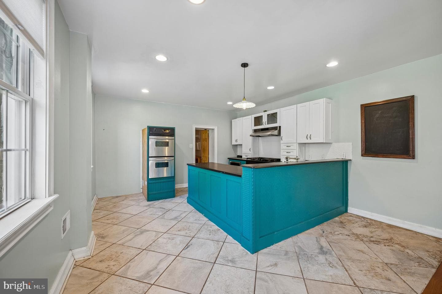 229 W Hansberry Street photo 10