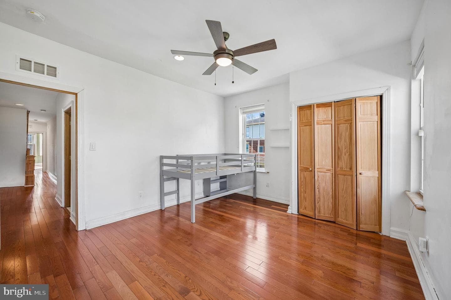 229 W Hansberry Street photo 17