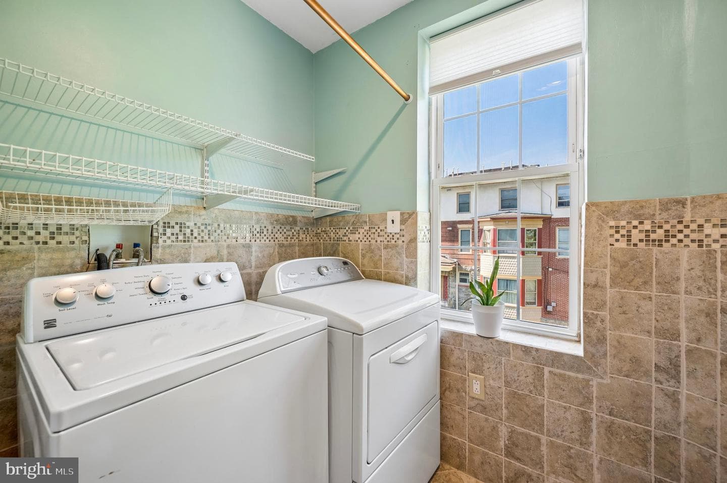 229 W Hansberry Street photo 21