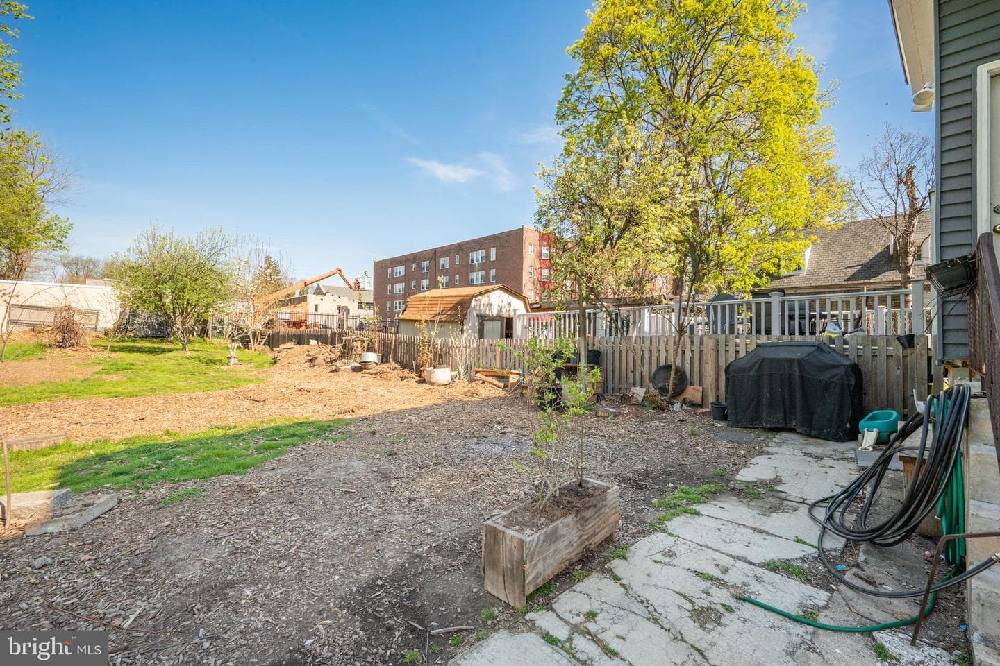229 W Hansberry Street photo 34