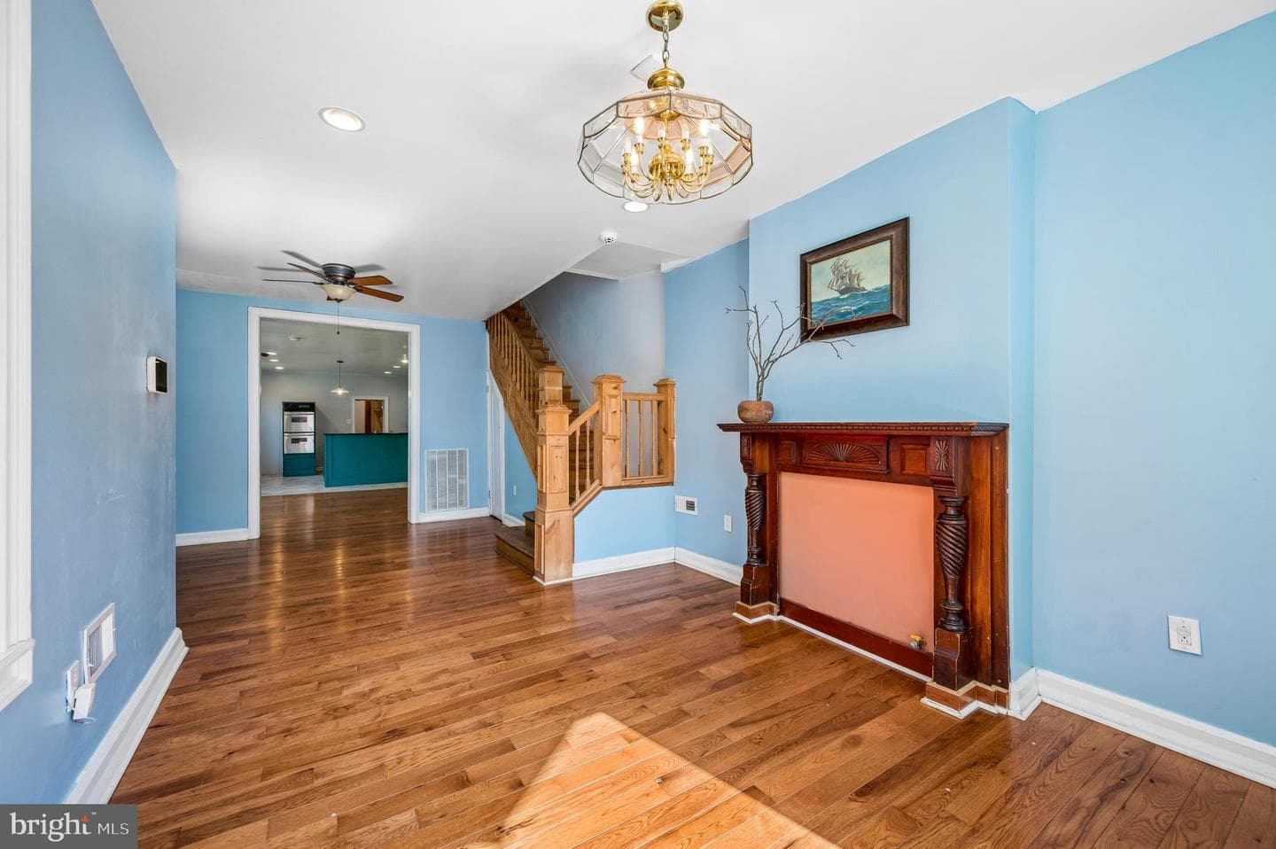 229 W Hansberry Street photo 4