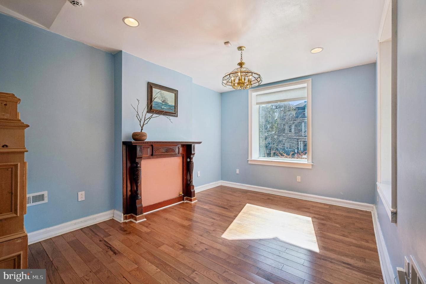 229 W Hansberry Street photo 5