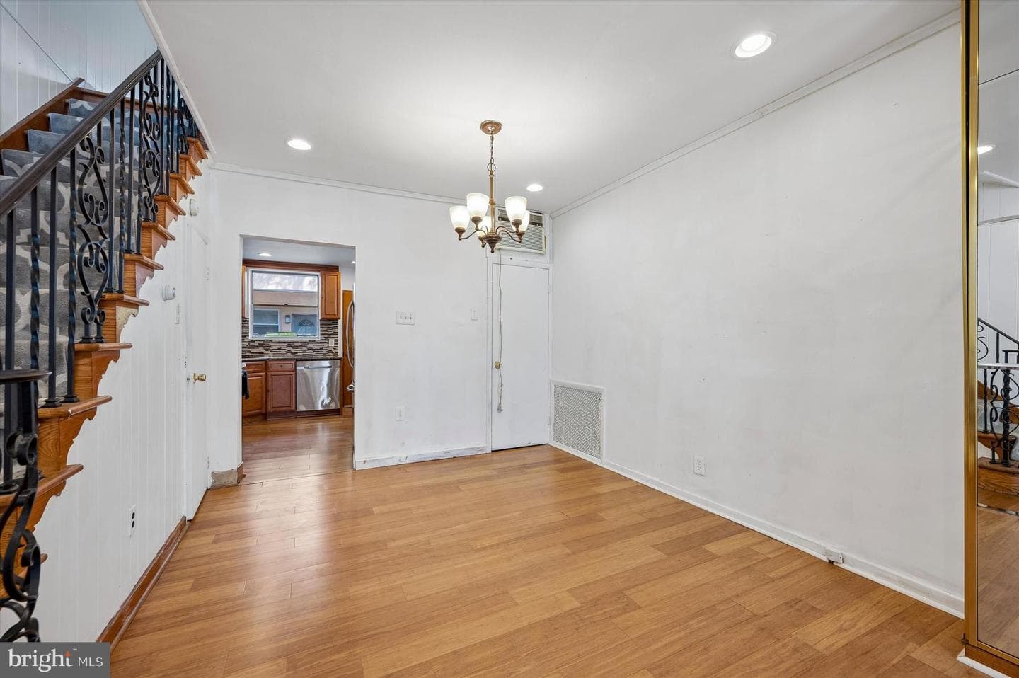 2229 S Garnet Street photo 5
