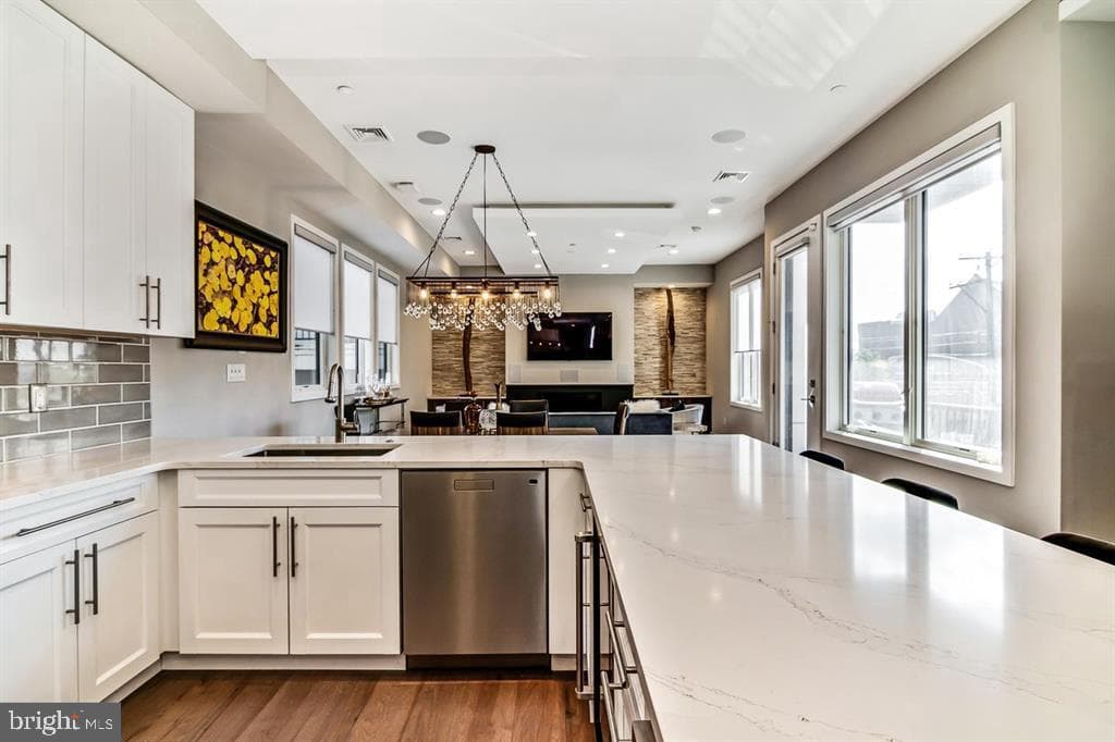 305 Green Street photo 12