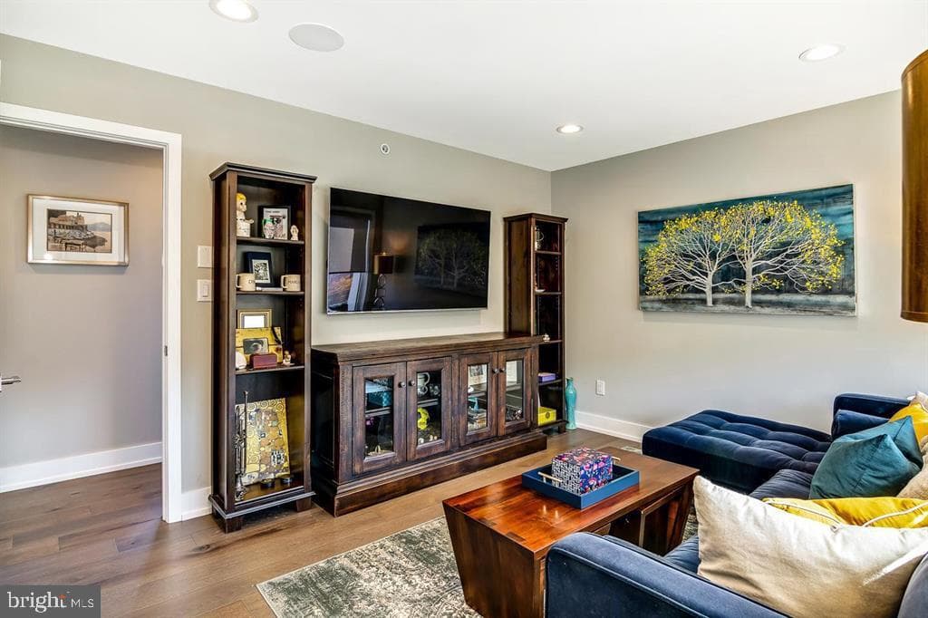 305 Green Street photo 25