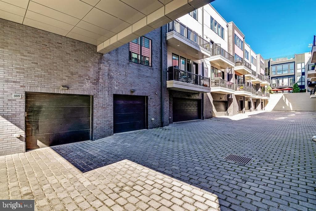 305 Green Street photo 36