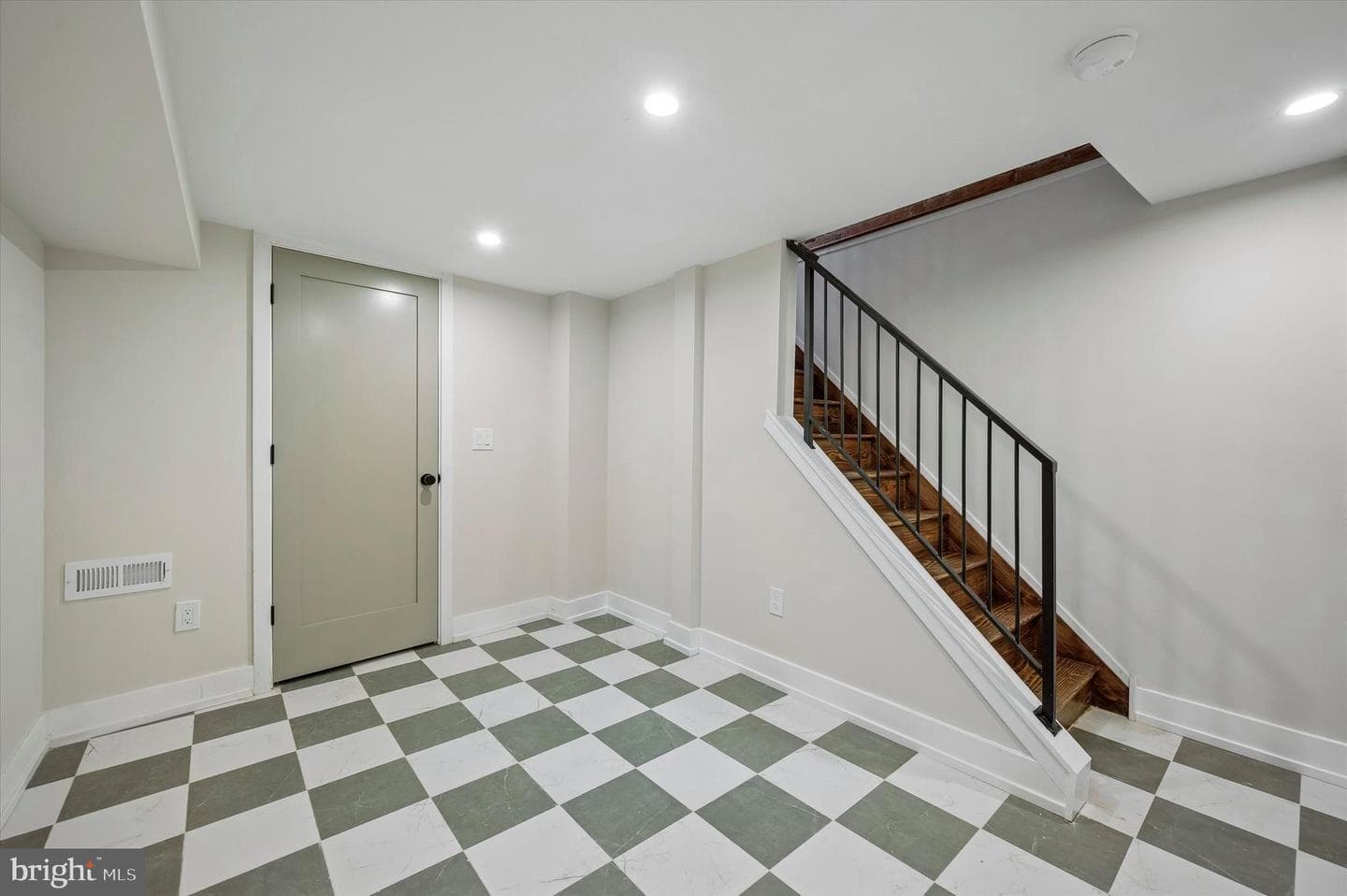 527 Christian Street photo 21