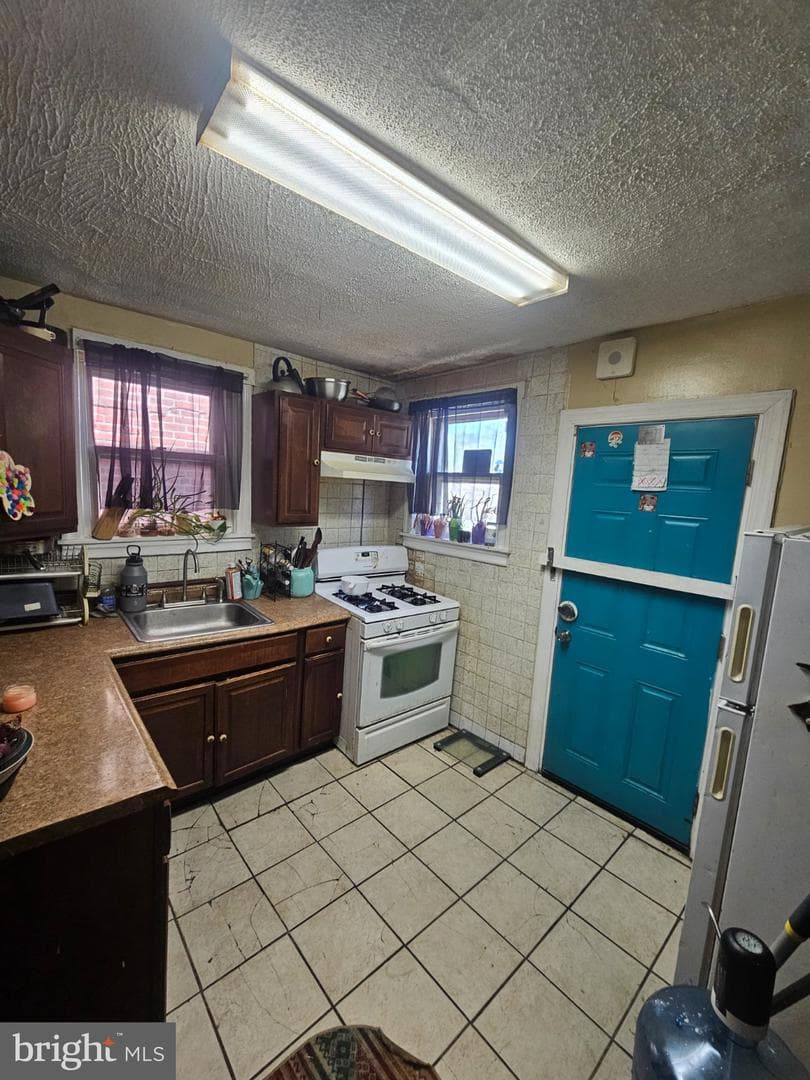 6913 Rodney Street photo 7