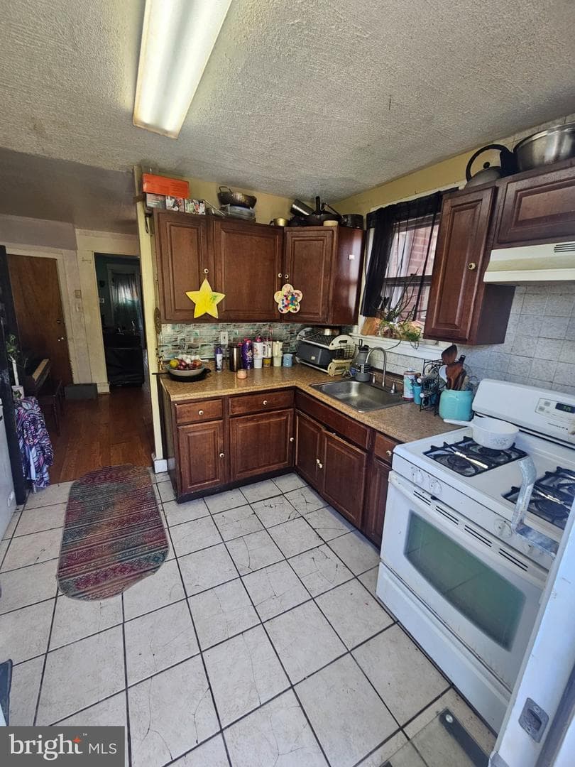6913 Rodney Street photo 8