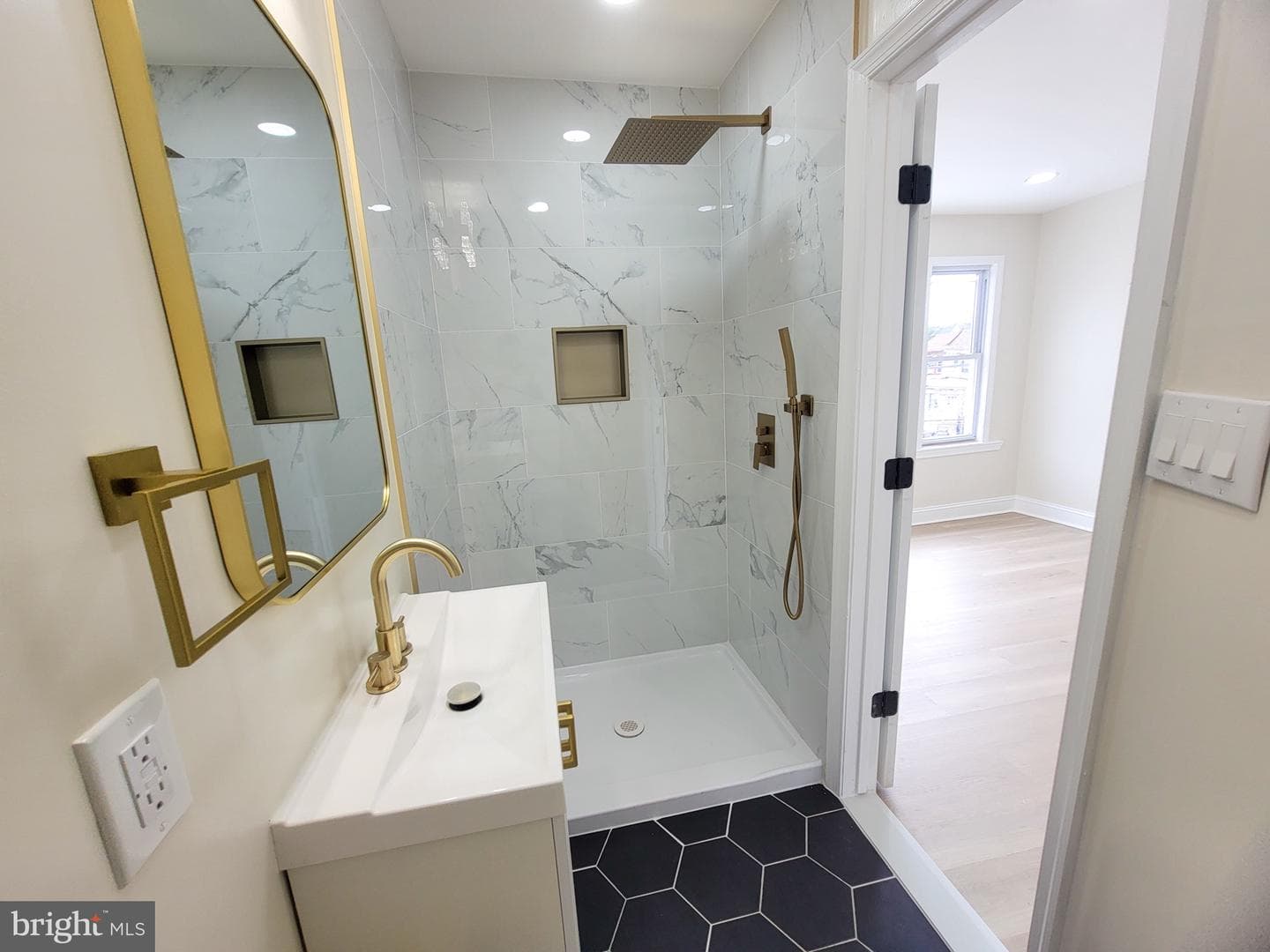 1449 Conlyn Street photo 5
