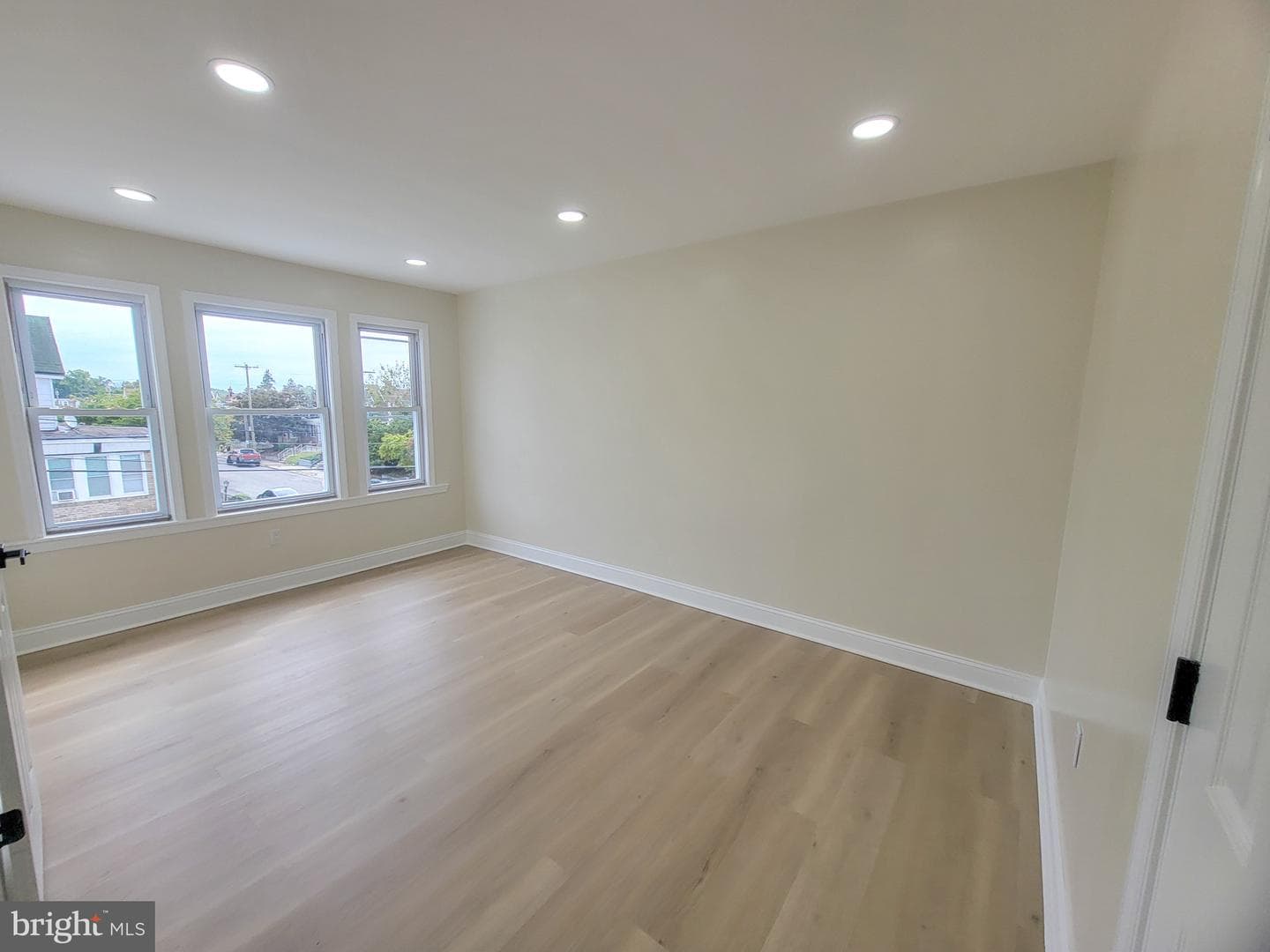 1449 Conlyn Street photo 7
